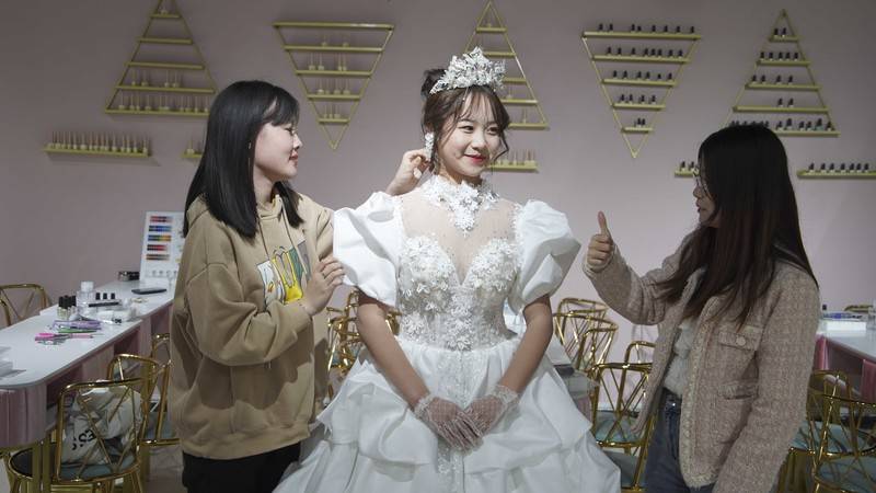 初中畢業(yè)的女生去學(xué)什么專業(yè)好（非常值得初中女生去選擇的4個(gè)專業(yè)）